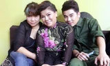  NSND Thanh Hoa cùng con gái Phan Huyền Thư và con trai Tôn Sơn.