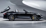  Porsche 911 Targa gây ấn tượng khi chiếc mui chuyển động.