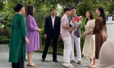 Hương Vị Tình Thân tập cuối: Nam - Long trở về, Huy cầm hoa ra tặng, Thy mỉm cười rạng rỡ