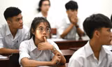 Thí sinh dự thi môn Ngữ Văn kì thi tốt nghiệp THPT 2025. Ảnh: Như Ý