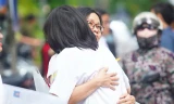 Tại điểm trưởng THPT Phan Huy Chú (Đống Đa, Hà Nội) nhiều thí sinh có mặt từ rất sớm để chuẩn bị cho môn thi Toán. Ảnh: Duy Phạm 