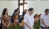 Các bị cáo trong phiên tòa xét xử gian lận thi cử tại Hà Giang 