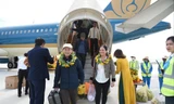 Giao thông giáp Tết: Giá vé máy bay 'sốt' từng ngày 