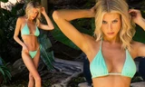 Charlotte McKinney khoe đường cong gây mê với bikini nhỏ xíu
