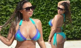 Lauren Goodger khoe ba vòng ngoại cỡ với bikini