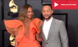Chrissy Teigen ngực trần 'nảy lửa', sánh đôi chồng tại thảm đỏ Grammy 2020