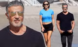 'Huyền thoại Rambo' Sylvester Stallone cơ bắp cuồn cuộn ở tuổi 74, dạo biển cùng vợ con