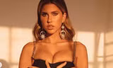 Mẫu nội y Kara Del Toro tung ảnh ngực đầy nóng rực