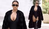 'Nữ hoàng nội y' nước Anh mặc bodysuit khoe 3 vòng 'phồn thực' 