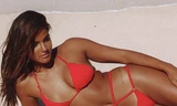 Không thể rời mắt khỏi đường cong nóng bỏng 'nghẹt thở' của Julia Muniz
