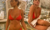 Rita Ora tung clip mặc bikini bé xíu ở bể bơi gây 'sốt'