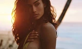 Mẫu lai 9x Kelly Gale mặc áo tắm hờ hững, khoe vòng 1 căng tròn nóng bỏng