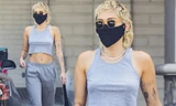 Miley Cyrus lại diện mốt không nội y xuống phố
