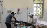 Hiện các nạn nhân đang được theo dõi và điều trị tại Bệnh viện Đa khoa Quảng Ngãi. Ảnh: TP 