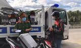 Hàng trăm người dân Quảng Ngãi đi xe máy, xe ô tô cá nhân từ các tỉnh phía Nam về quê để tránh dịch.