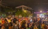 Hàng nghìn người đổ về Hội An chơi Tết Trung thu