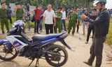 Hai đối tượng thực nghiệm lại hiện trường.