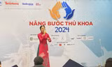 Ca sĩ Nguyễn Thu Lương cùng giọng ca đầy cảm xúc tại chương trình ‘Nâng bước Thủ khoa 2024’