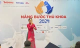 Ca sĩ Nguyễn Thu Lương cùng giọng ca đầy cảm xúc tại chương trình ‘Nâng bước Thủ khoa 2024’