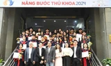 Cô gái người Mường đạt học bổng Nâng bước thủ khoa: Nghèo khó chưa bao giờ là lý do để từ bỏ ước mơ