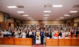 Sinh viên Trường Đại học Ngoại thương hào hứng tham gia tọa đàm hướng nghiệp giúp khai phá bản thân