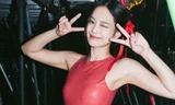 Jennie (BlackPink) mặc váy quá ngắn