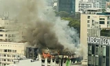 Cháy tòa nhà ở trung tâm TP.HCM, cột khói đen bốc cao