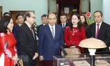 Chủ tịch nước dâng hương tưởng niệm Chủ tịch Hồ Chí Minh