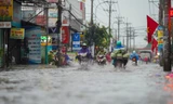 Bầu trời TPHCM xám xịt, mưa lớn xuất hiện sau nắng nóng gay gắt