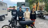 Hai cặp vợ chồng rủ nhau đi trộm xe máy lúc nửa đêm
