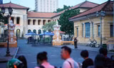 Người dân xếp hàng từ 3h sáng xem tòa xét xử bà Nguyễn Phương Hằng