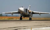 Một chiếc Su-24 của Nga cất cánh từ sân bay Hemeimeem, Syria, năm 2015. (Ảnh: AP)