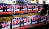 Một cửa hàng TV ở Hàn Quốc mở chương trình nói về cuộc gặp thượng đỉnh Mỹ - Triều năm 2018. (Ảnh: Reuters)