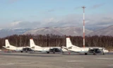 Đội máy bay Antonov của Nga tại sân bay Alizovo. (Ảnh: AP)