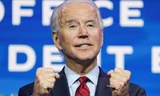 Tổng thống Mỹ Joe Biden đang tìm mọi cách để thuyết phục những người Mỹ còn lại tiêm vắc-xin. (Ảnh: Reuters)
