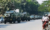 Đoàn xe quân sự đi trên đường phố ở Myanmar sau cuộc đảo chính ngày 2/2. (Ảnh: Reuters)
