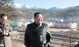Ông Kim Jong Un trong chuyến thăm thành phố kiểu mẫu trên núi. (Ảnh: KCNA)