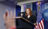 Thư ký báo chí Nhà Trắng Jen Psaki trong cuộc họp báo ngày 1/2. (Ảnh: AP)