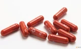 Hình ảnh viên thuốc molnupiravir của Merck. (Ảnh: Reuters)