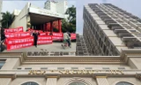Dân chung cư 'dát vàng' lại xuống đường căng băng rôn đòi sổ đỏ