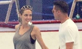 Angelina Jolie tung tăng cùng Brad Pitt đi trượt tuyết