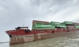 Cảng vụ Hàng hải TPHCM thông tin vụ tàu hàng va chạm với sà lan trên sông