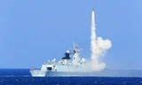 Hải quân Trung Quốc tập trận bắn đạn thật trên biển Đông. Ảnh: China Daily