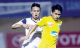 Thanh Hóa (phải) có chiến thắng quan trọng trước SLNA để bám sát Bình Dương trong cuộc đua vô địch. Ảnh: VSI