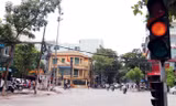 Đèn vàng hiển thị trong tích tắc, người điều khiển phương tiện có thể dừng đột ngột, tiềm ẩn tai nạn. Ảnh: Minh Đức