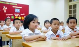 Có ý kiến đề xuất, nếu lớp học đông nên bố trí 2 giáo viên/lớp (trong ảnh là học sinh Trường Tiểu học Trần Quốc Toản, Hoàn Kiếm, Hà Nội). Ảnh: Ngọc Châu