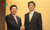 Phó Thủ tướng, Bộ trưởng Phạm Bình Minh hội kiến với Thủ tướng Nhật Bản Shinzo Abe.Ảnh: VOV