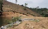 Công trình đập Hống Vàng chưa hoàn thiện nhưng đã xuống cấp nghiêm trọng.
