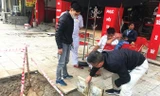 Báo Tiền Phong từng phản ánh việc lát đá vỉa hè trên địa bàn Hà Nội có nhiều vấn đề về chất lượng thi công. Ảnh: Trường Phong.
