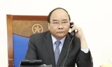 Thủ tướng Nguyễn Xuân Phúc điện đàm với quyền Tổng thống Hàn Quốc